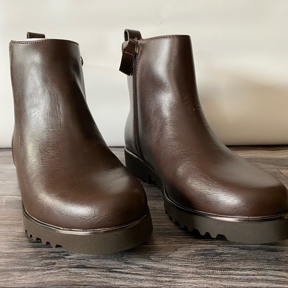 comfortview Shoes - NEW In Box COMFORTVIEW Fiona 7W Brown Bootie